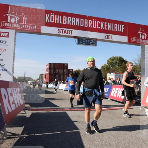 03.10.2025 - Köhlbrandbrückenlauf Lena Gebhardt http://msf.ph/oto/9075075 03.10.2025 13:39:26 Ziel 4789, 5111, 5135, 5444, 5741, 5745, 5766, 5988, 5989, 5991, 5998, 6259, 6560 meine-sportfotos.de