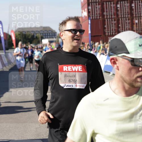 03.10.2025 - Köhlbrandbrückenlauf Jannik Wohlers http://msf.ph/oto/9075123 03.10.2025 13:16:25 Ziel 4144, 4146, 4314, 4317, 4347, 4408, 4414, 4563, 4586, 4928, 4952, 5032, 5498, 5570, 5806, 5815, 5836, 5983, 6353, 6761, 6771, 6812 meine-sportfotos.de