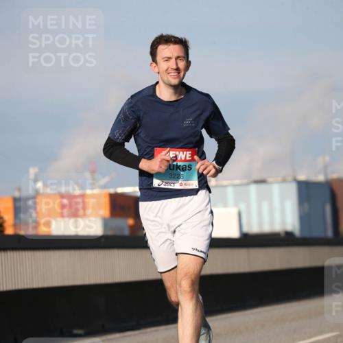 03.10.2025 - Köhlbrandbrückenlauf Jannik Wohlers http://msf.ph/oto/9075137 03.10.2025 09:41:29 Position 3 3226, 3078 meine-sportfotos.de