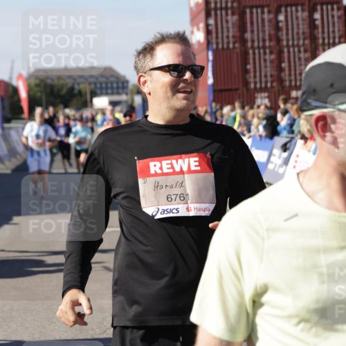 03.10.2025 - Köhlbrandbrückenlauf Jannik Wohlers http://msf.ph/oto/9075154 03.10.2025 13:16:26 Ziel 4144, 4146, 4314, 4317, 4347, 4408, 4414, 4563, 4586, 4928, 4952, 5032, 5498, 5570, 5694, 5815, 5836, 5983, 6353, 6377, 6761, 6771, 6812 meine-sportfotos.de