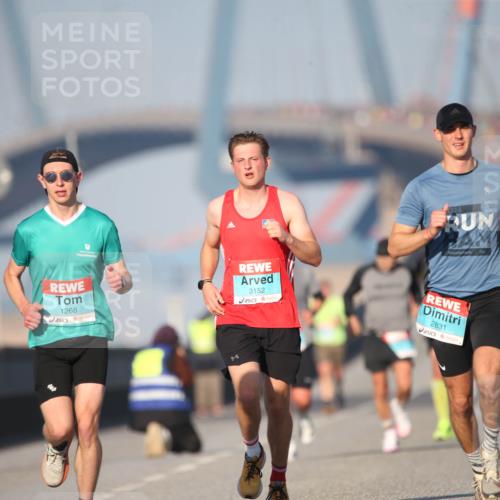 03.10.2025 - Köhlbrandbrückenlauf Jannik Wohlers http://msf.ph/oto/9075172 03.10.2025 09:41:42 Position 3 024, 1268, 3152, 2831 meine-sportfotos.de