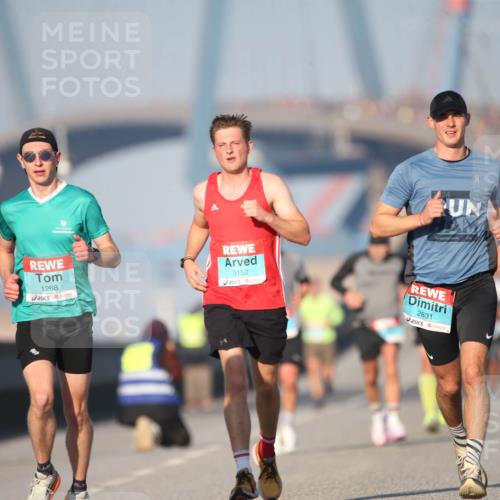 03.10.2025 - Köhlbrandbrückenlauf Jannik Wohlers http://msf.ph/oto/9075174 03.10.2025 09:41:42 Position 3 1268, 3152, 2831 meine-sportfotos.de