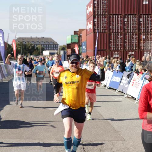 03.10.2025 - Köhlbrandbrückenlauf Jannik Wohlers http://msf.ph/oto/9075189 03.10.2025 13:16:27 Ziel 4144, 4146, 4314, 4317, 4347, 4408, 4414, 4563, 4586, 4928, 4952, 5032, 5498, 5570, 5694, 5815, 5836, 5983, 6208, 6353, 6377, 6761, 6771, 6812 meine-sportfotos.de
