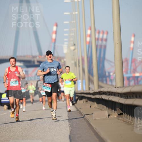 03.10.2025 - Köhlbrandbrückenlauf Jannik Wohlers http://msf.ph/oto/9075190 03.10.2025 09:41:43 Position 3 024, 1268, 3152, 2831 meine-sportfotos.de