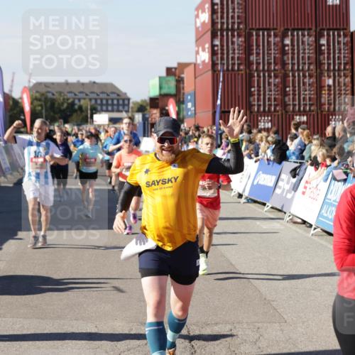 03.10.2025 - Köhlbrandbrückenlauf Jannik Wohlers http://msf.ph/oto/9075197 03.10.2025 13:16:27 Ziel 4144, 4146, 4314, 4317, 4347, 4408, 4414, 4563, 4586, 4928, 4952, 5032, 5498, 5570, 5694, 5815, 5836, 5983, 6208, 6353, 6377, 6761, 6771, 6812 meine-sportfotos.de