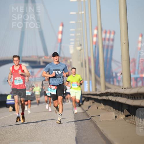 03.10.2025 - Köhlbrandbrückenlauf Jannik Wohlers http://msf.ph/oto/9075203 03.10.2025 09:41:43 Position 3 1268, 3152, 2831 meine-sportfotos.de