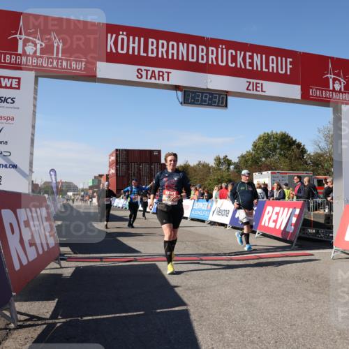 03.10.2025 - Köhlbrandbrückenlauf Lena Gebhardt http://msf.ph/oto/9075220 03.10.2025 13:39:31 Ziel 4621, 4789, 5135, 5176, 5444, 5741, 5745, 5991, 5998, 6259, 6560 meine-sportfotos.de