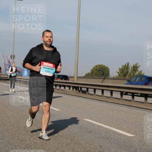 03.10.2025 - Köhlbrandbrückenlauf Fabian Wolf http://msf.ph/oto/9075224 03.10.2025 10:14:37 Position 3 3, 2390, 1011 meine-sportfotos.de