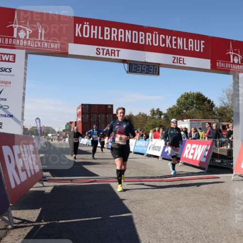 03.10.2025 - Köhlbrandbrückenlauf Lena Gebhardt http://msf.ph/oto/9075229 03.10.2025 13:39:31 Ziel 4621, 4789, 5135, 5176, 5444, 5741, 5745, 5991, 5998, 6259, 6560 meine-sportfotos.de