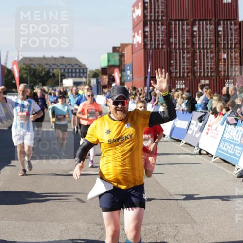 03.10.2025 - Köhlbrandbrückenlauf Jannik Wohlers http://msf.ph/oto/9075231 03.10.2025 13:16:27 Ziel 4144, 4146, 4314, 4317, 4347, 4408, 4414, 4563, 4586, 4928, 4952, 5032, 5498, 5570, 5694, 5815, 5836, 5983, 6208, 6353, 6377, 6761, 6771, 6812 meine-sportfotos.de