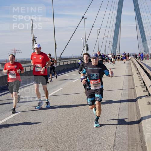 03.10.2025 - Köhlbrandbrückenlauf Michael Burmester http://msf.ph/oto/9075232 03.10.2025 12:40:36 Position 2 6187 meine-sportfotos.de
