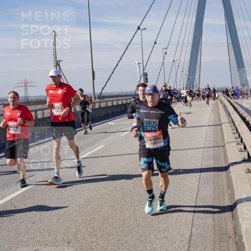03.10.2025 - Köhlbrandbrückenlauf Michael Burmester http://msf.ph/oto/9075239 03.10.2025 12:40:36 Position 2 6187 meine-sportfotos.de