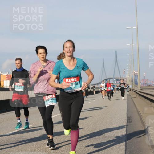 03.10.2025 - Köhlbrandbrückenlauf Jannik Wohlers http://msf.ph/oto/9075243 03.10.2025 09:51:26 Position 3 2761, 3188, 1424, 1626 meine-sportfotos.de