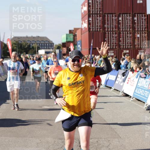 03.10.2025 - Köhlbrandbrückenlauf Jannik Wohlers http://msf.ph/oto/9075248 03.10.2025 13:16:27 Ziel 4144, 4146, 4314, 4317, 4347, 4408, 4414, 4563, 4586, 4928, 4952, 5032, 5498, 5570, 5694, 5815, 5836, 5983, 6208, 6353, 6377, 6761, 6771, 6812 meine-sportfotos.de