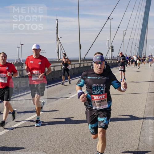 03.10.2025 - Köhlbrandbrückenlauf Michael Burmester http://msf.ph/oto/9075253 03.10.2025 12:40:37 Position 2 15, 6081, 6187 meine-sportfotos.de