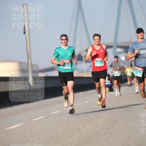 03.10.2025 - Köhlbrandbrückenlauf Jannik Wohlers http://msf.ph/oto/9075256 03.10.2025 09:41:46 Position 3 3152, 1268, 2831 meine-sportfotos.de