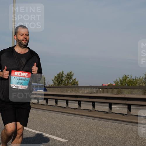 03.10.2025 - Köhlbrandbrückenlauf Fabian Wolf http://msf.ph/oto/9075262 03.10.2025 10:14:37 Position 3 2390 meine-sportfotos.de