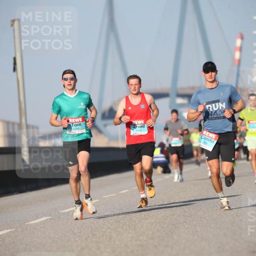 03.10.2025 - Köhlbrandbrückenlauf Jannik Wohlers http://msf.ph/oto/9075271 03.10.2025 09:41:46 Position 3 1268, 3152, 2831 meine-sportfotos.de