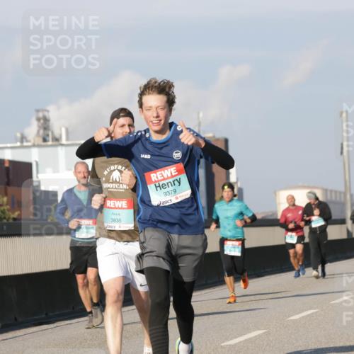 03.10.2025 - Köhlbrandbrückenlauf Jannik Wohlers http://msf.ph/oto/9075282 03.10.2025 09:51:28 Position 3 3379, 3835 meine-sportfotos.de