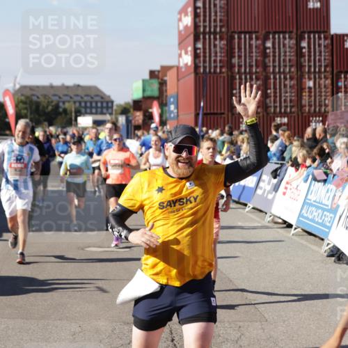 03.10.2025 - Köhlbrandbrückenlauf Jannik Wohlers http://msf.ph/oto/9075284 03.10.2025 13:16:28 Ziel 4144, 4146, 4314, 4317, 4347, 4408, 4414, 4563, 4586, 4928, 4952, 5032, 5498, 5570, 5694, 5815, 5836, 5983, 6208, 6353, 6377, 6761, 6771, 6812 meine-sportfotos.de