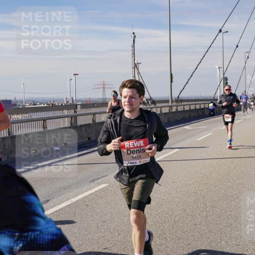 03.10.2025 - Köhlbrandbrückenlauf Michael Burmester http://msf.ph/oto/9075291 03.10.2025 12:40:38 Position 2 1, 66, 5424 meine-sportfotos.de