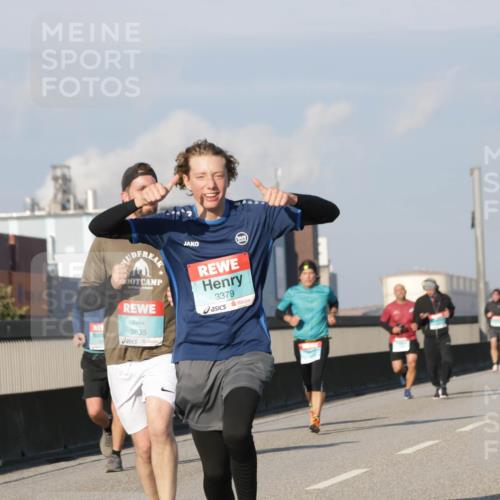 03.10.2025 - Köhlbrandbrückenlauf Jannik Wohlers http://msf.ph/oto/9075313 03.10.2025 09:51:28 Position 3 3379, 3835 meine-sportfotos.de