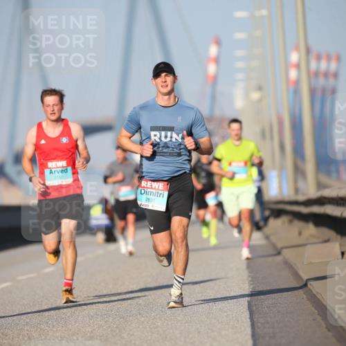 03.10.2025 - Köhlbrandbrückenlauf Jannik Wohlers http://msf.ph/oto/9075315 03.10.2025 09:41:47 Position 3 3152, 1268, 2024, 12, 2831 meine-sportfotos.de