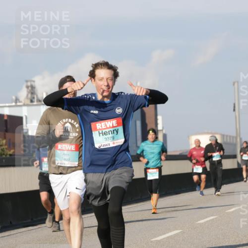 03.10.2025 - Köhlbrandbrückenlauf Jannik Wohlers http://msf.ph/oto/9075316 03.10.2025 09:51:28 Position 3 3835, 3379 meine-sportfotos.de