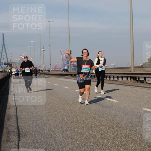 03.10.2025 - Köhlbrandbrückenlauf Fabian Wolf http://msf.ph/oto/9075332 03.10.2025 10:14:40 Position 3 2936 meine-sportfotos.de