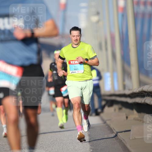 03.10.2025 - Köhlbrandbrückenlauf Jannik Wohlers http://msf.ph/oto/9075337 03.10.2025 09:41:49 Position 3 3841 meine-sportfotos.de