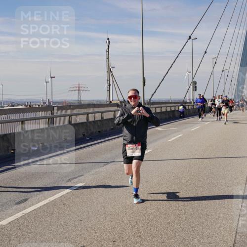 03.10.2025 - Köhlbrandbrückenlauf Michael Burmester http://msf.ph/oto/9075338 03.10.2025 12:40:40 Position 2 6032 meine-sportfotos.de