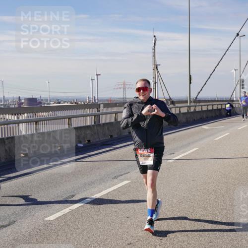 03.10.2025 - Köhlbrandbrückenlauf Michael Burmester http://msf.ph/oto/9075346 03.10.2025 12:40:41 Position 2 6032 meine-sportfotos.de