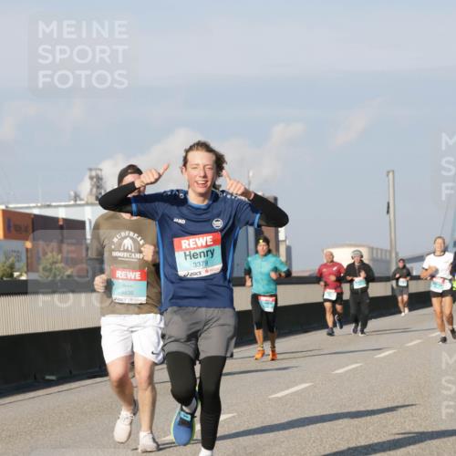 03.10.2025 - Köhlbrandbrückenlauf Jannik Wohlers http://msf.ph/oto/9075349 03.10.2025 09:51:28 Position 3 3379, 3835 meine-sportfotos.de