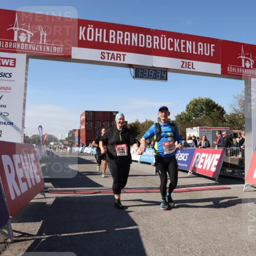 03.10.2025 - Köhlbrandbrückenlauf Lena Gebhardt http://msf.ph/oto/9075355 03.10.2025 13:39:34 Ziel 4621, 5135, 5176, 5444, 5741, 5745, 5991, 6259, 6560 meine-sportfotos.de