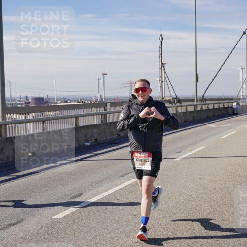 03.10.2025 - Köhlbrandbrückenlauf Michael Burmester http://msf.ph/oto/9075359 03.10.2025 12:40:41 Position 2 6032 meine-sportfotos.de