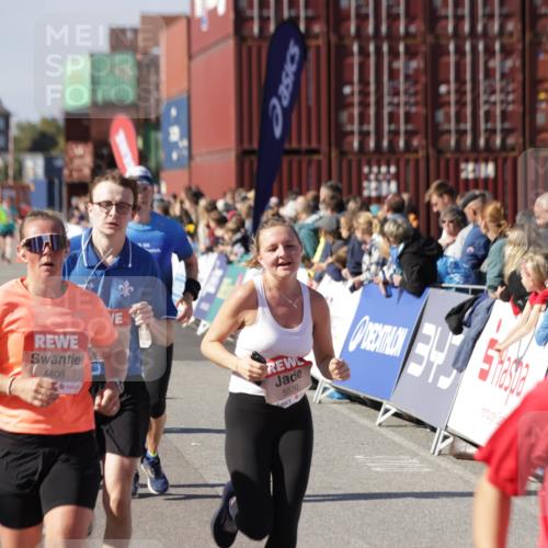 03.10.2025 - Köhlbrandbrückenlauf Jannik Wohlers http://msf.ph/oto/9075386 03.10.2025 13:16:29 Ziel 4144, 4146, 4314, 4317, 4347, 4408, 4414, 4563, 4586, 4928, 4952, 5032, 5104, 5498, 5570, 5694, 5815, 5836, 5983, 6208, 6353, 6377, 6761, 6771, 6812 meine-sportfotos.de