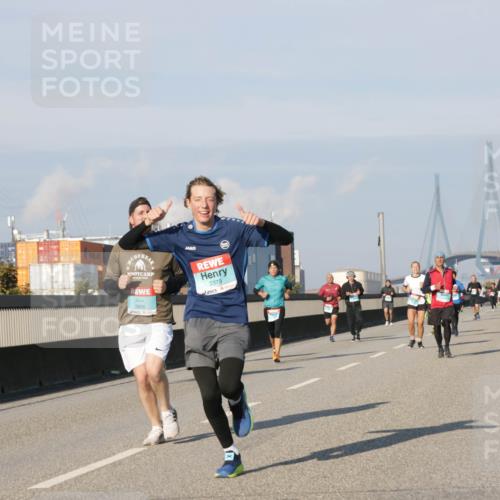 03.10.2025 - Köhlbrandbrückenlauf Jannik Wohlers http://msf.ph/oto/9075388 03.10.2025 09:51:29 Position 3 3835, 3379 meine-sportfotos.de