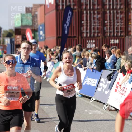 03.10.2025 - Köhlbrandbrückenlauf Jannik Wohlers http://msf.ph/oto/9075399 03.10.2025 13:16:30 Ziel 4036, 4144, 4146, 4314, 4317, 4347, 4408, 4414, 4586, 4952, 5032, 5104, 5498, 5570, 5630, 5694, 5815, 5836, 5983, 6208, 6353, 6377, 6761, 6771, 6812 meine-sportfotos.de