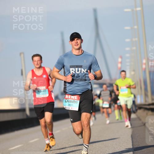 03.10.2025 - Köhlbrandbrückenlauf Jannik Wohlers http://msf.ph/oto/9075400 03.10.2025 09:41:51 Position 3 2024, 1268, 2831, 242 meine-sportfotos.de