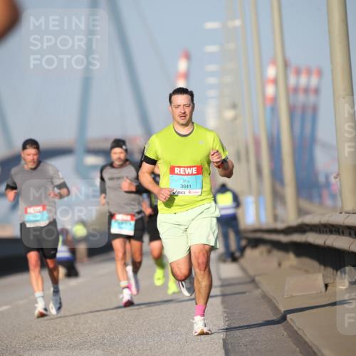 03.10.2025 - Köhlbrandbrückenlauf Jannik Wohlers http://msf.ph/oto/9075432 03.10.2025 09:41:53 Position 3 3841 meine-sportfotos.de