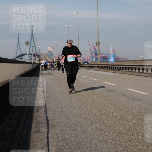 03.10.2025 - Köhlbrandbrückenlauf Fabian Wolf http://msf.ph/oto/9075460 03.10.2025 10:14:44 Position 3 2602, 3 meine-sportfotos.de