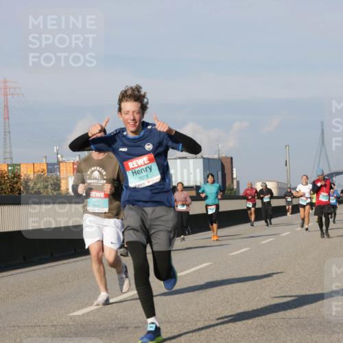 03.10.2025 - Köhlbrandbrückenlauf Jannik Wohlers http://msf.ph/oto/9075466 03.10.2025 09:51:29 Position 3 3835, 3379 meine-sportfotos.de