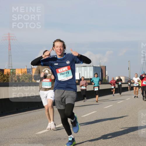 03.10.2025 - Köhlbrandbrückenlauf Jannik Wohlers http://msf.ph/oto/9075475 03.10.2025 09:51:30 Position 3 3835, 3379 meine-sportfotos.de