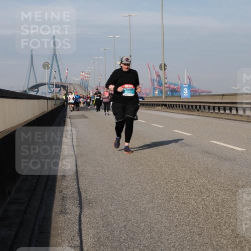 03.10.2025 - Köhlbrandbrückenlauf Fabian Wolf http://msf.ph/oto/9075479 03.10.2025 10:14:44 Position 3  meine-sportfotos.de