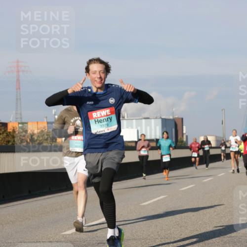 03.10.2025 - Köhlbrandbrückenlauf Jannik Wohlers http://msf.ph/oto/9075481 03.10.2025 09:51:30 Position 3 3835, 3379 meine-sportfotos.de