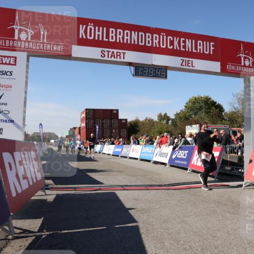 03.10.2025 - Köhlbrandbrückenlauf Lena Gebhardt http://msf.ph/oto/9075503 03.10.2025 13:39:47 Ziel 5264, 5508, 5565, 5566, 6399, 6400 meine-sportfotos.de