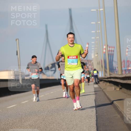 03.10.2025 - Köhlbrandbrückenlauf Jannik Wohlers http://msf.ph/oto/9075508 03.10.2025 09:41:56 Position 3 3841 meine-sportfotos.de