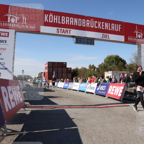 03.10.2025 - Köhlbrandbrückenlauf Lena Gebhardt http://msf.ph/oto/9075512 03.10.2025 13:39:47 Ziel 5264, 5508, 5565, 5566, 6399, 6400 meine-sportfotos.de