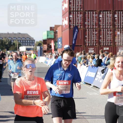 03.10.2025 - Köhlbrandbrückenlauf Jannik Wohlers http://msf.ph/oto/9075537 03.10.2025 13:16:31 Ziel 4036, 4144, 4146, 4314, 4317, 4408, 4414, 4586, 4952, 5104, 5498, 5570, 5630, 5694, 5815, 5983, 6208, 6353, 6377, 6761, 6771, 6812 meine-sportfotos.de