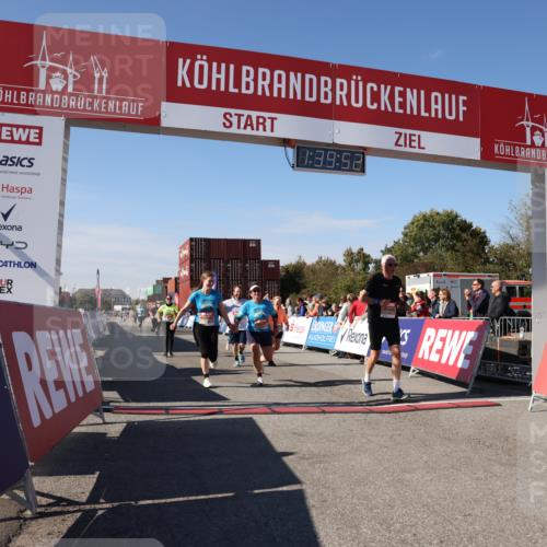 03.10.2025 - Köhlbrandbrückenlauf Lena Gebhardt http://msf.ph/oto/9075558 03.10.2025 13:39:52 Ziel 5264, 5484, 5487, 5508, 5565, 5566, 6399, 6400, 6401, 6403 meine-sportfotos.de